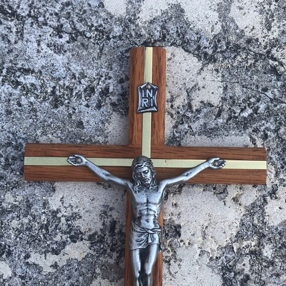 Religion wall inri wood cross with Jesus figure - Picture 3 of 7